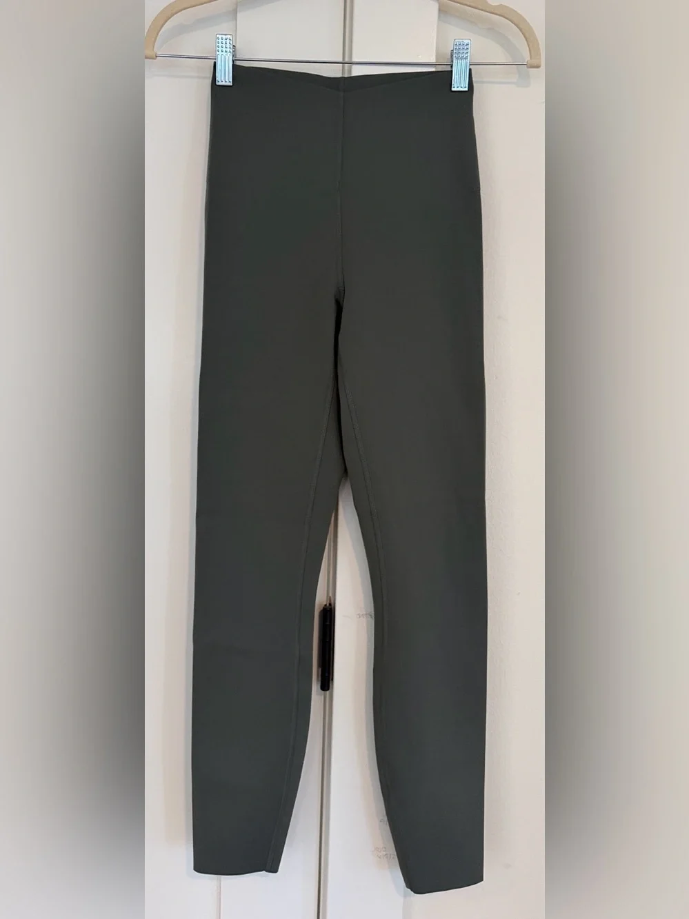 Lululemon Glow Up SHR Tight 25” in Palm Deco | Size 4